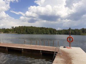Taasjärven uimarannan laituri.