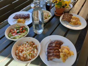 Prepared food from the På Krogen Restaurant's picnic bag.