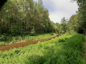 Kaskelan kotieläinpihan luontopolku Keravanjoen rannassa.