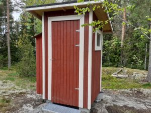 Ny torrtoalett i Sibbo storskogs nationalpark.